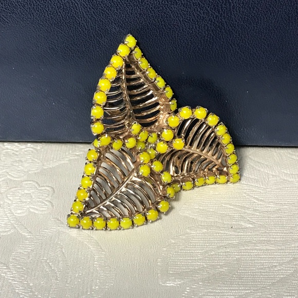 Beautiful Classic VINTAGE Yellow Enamel Stone 3 Leaf Brooch - Picture 7 of 8